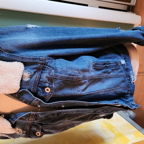 Jessica Simpson Jean jacket w/removable color. - Picture 6 of 7